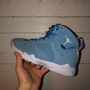 Jordan 7 “Pantone”